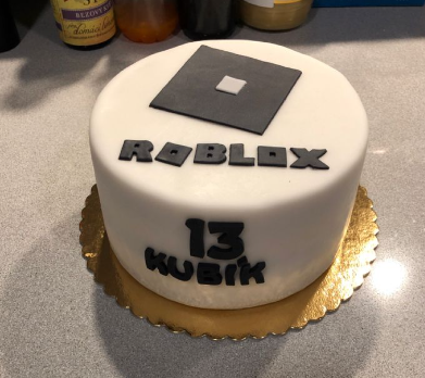 Roblox Birthday Cake – Scavenger Hunt